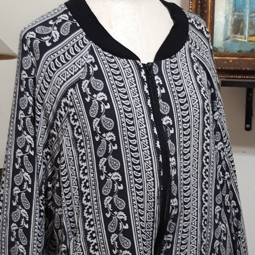 Womens Jacket Plus Size 3X Long Sleeve lined zipper Black White Vertical pattern